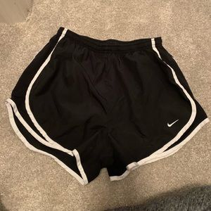 Women’s Nike tempo shorts medium